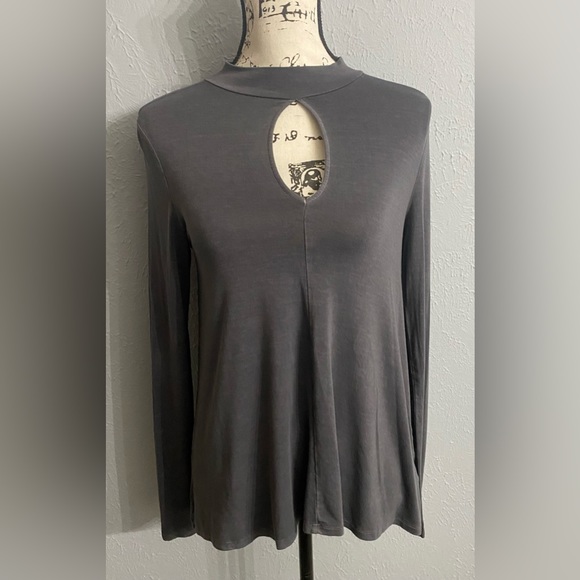 American Eagle Outfitters Tops - American Eagle Soft & Sexy Top Keyhole Cutout Front Long Sleeve Gray Size Small